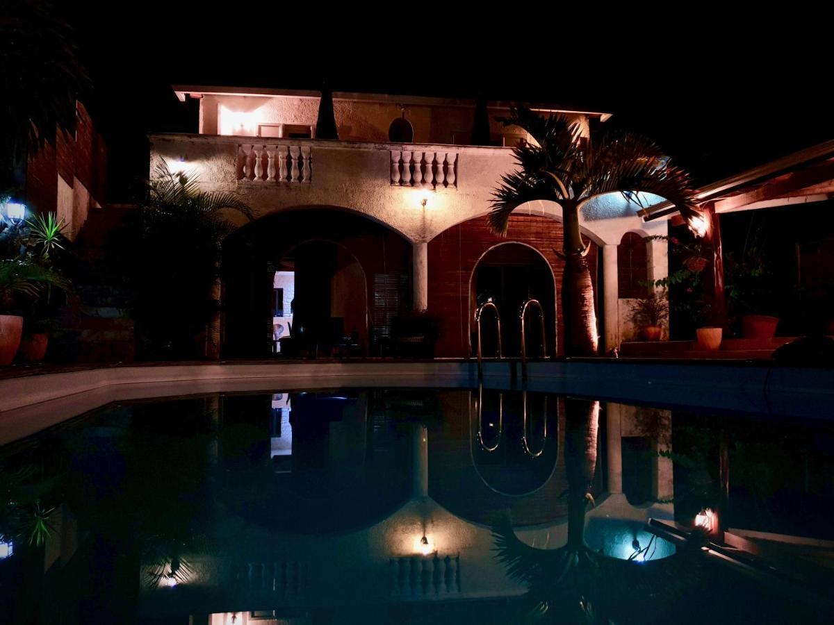 La Villa Du Bassin Sainte Anne Ngoại thất bức ảnh